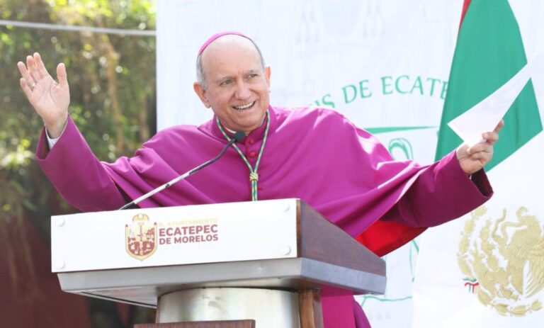 Llega a Ecatepec nuevo obispo arropado por miles de fieles