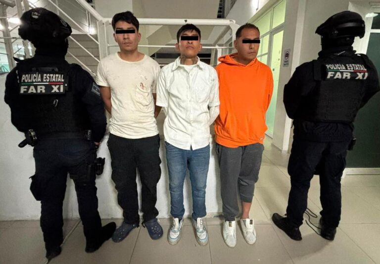 Detienen a tres hombres con 20 envoltorios de marihuana en Jardines del Alba 2, Cuautitlán Izcalli