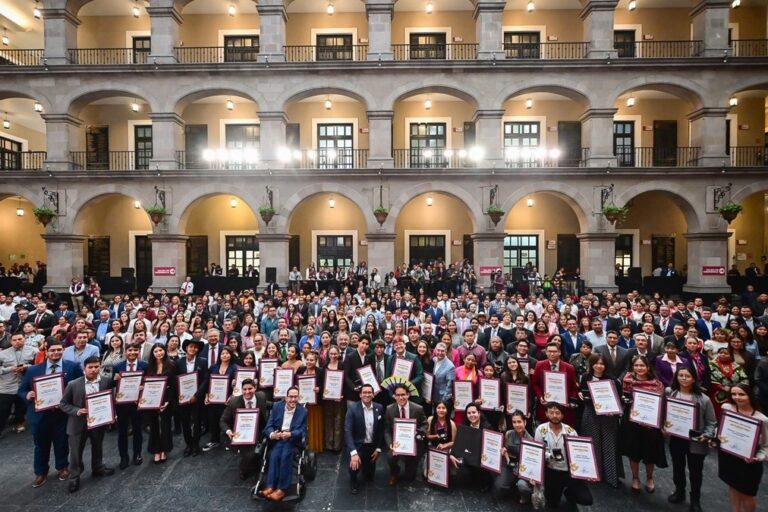 Premio Estatal de la Juventud reconoce a 30 mexiquenses entre 542 aspirantes