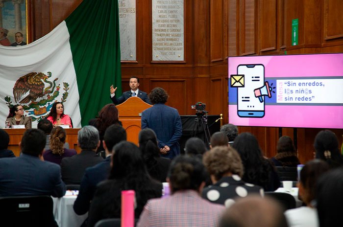 Proponen prohibir perfiles en redes sociales a menores de 14 años en Edomex