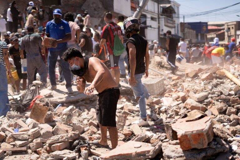 SRE pide a mexicanos en Colombia atender indicaciones y difunde números para asistencia