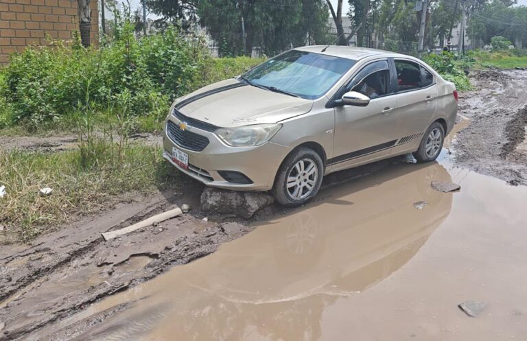Muere hombre tras impactar su vehículo contra una piedra en Teoloyucan