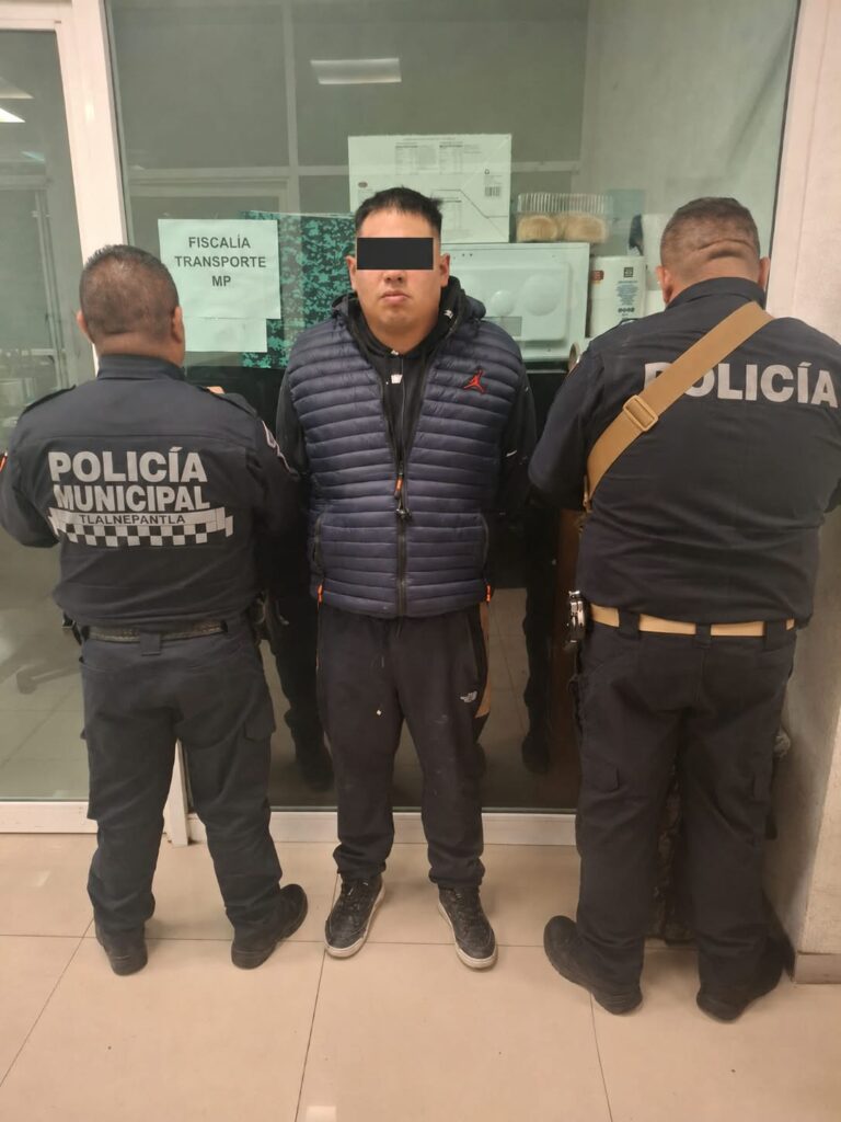 Policías detienen a hombre con inhibidor y marihuana