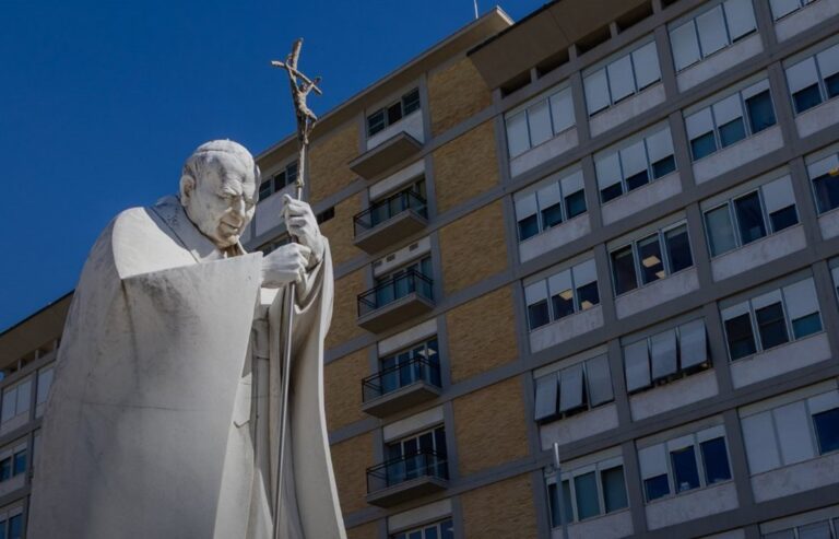 El Papa en el Gemelli: La intervención ha concluido con éxito