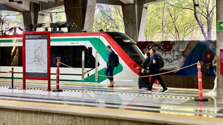 Nuevas tarifas del tren Felipe Ángeles llevan a pasajeros de regreso al autobus